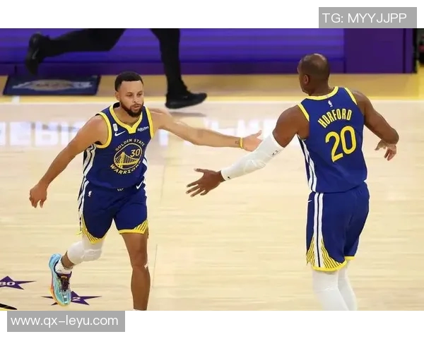 库里新赛季表现抢眼场均328分巴特勒也不甘示弱贡献209分